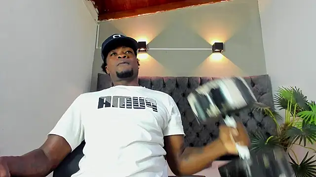 Snapshot of COMPTON_01 chatting on November 15, 2025, 3:48 am COMPTON 01 online show from November 15, 2025, 3:48 am