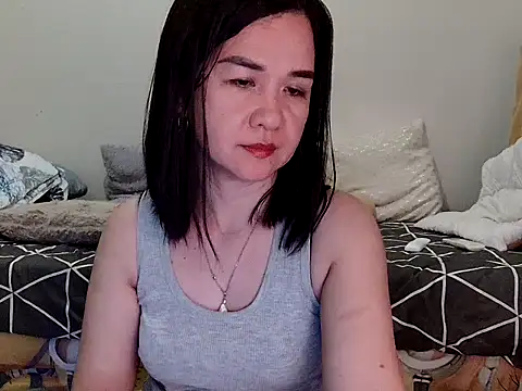 Snapshot of KissHott chatting on May 4, 2026, 1:40 pm KissHott online show from May 4, 2026, 1:40 pm