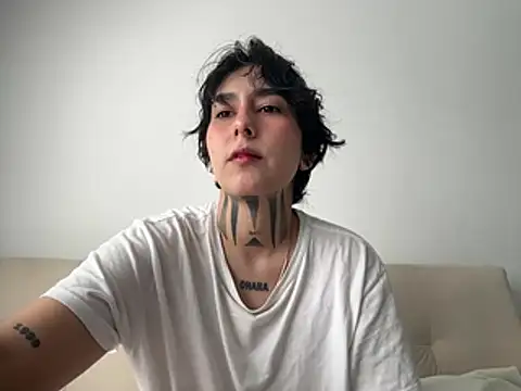 Snapshot of DaisyEmily chatting on June 4, 2026, 5:08 pm DaisyEmily online show from June 4, 2026, 5:08 pm