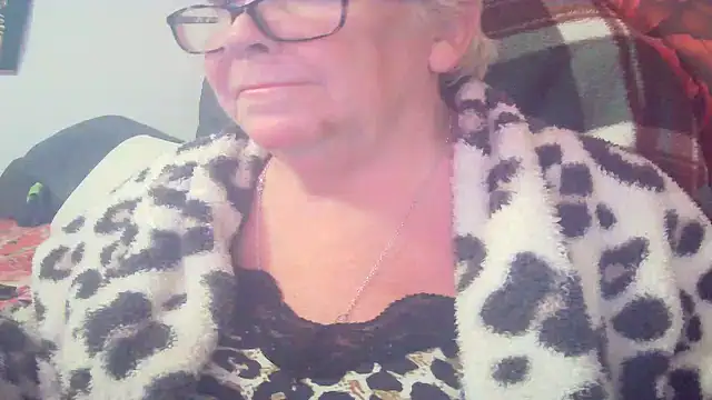 Playful MILF Demi online show from April 28, 2026, 7:30 pm