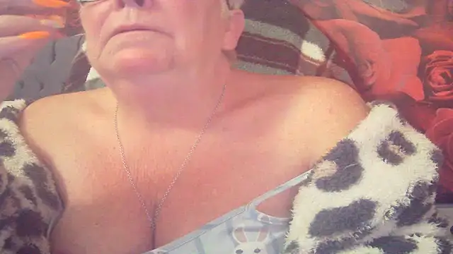 Playful MILF Demi online show from April 30, 2026, 8:31 am