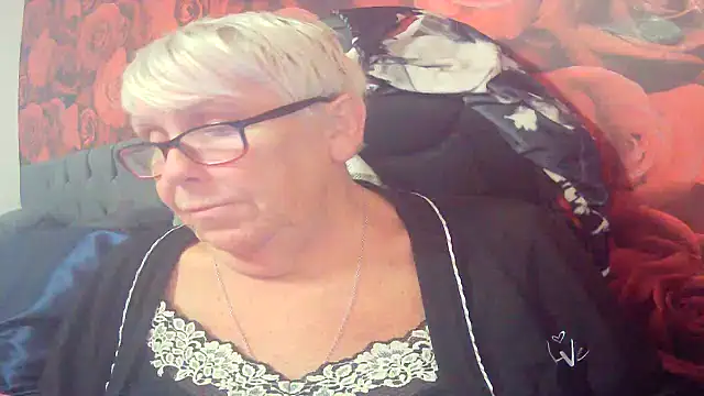 Snapshot of Playful_MILF_Demi chatting on June 10, 2026, 10:08 pm Playful MILF Demi online show from June 10, 2026, 10:08 pm