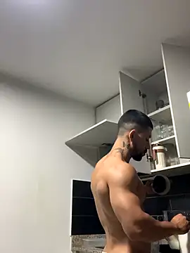 Snapshot of Ezzio_Scolaro chatting on October 29, 2025, 12:24 am Ezzio Scolaro online show from October 29, 2025, 12:24 am