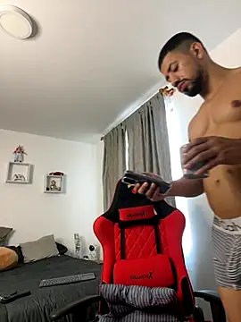 Snapshot of Ezzio_Scolaro chatting on October 29, 2025, 12:29 pm Ezzio Scolaro online show from October 29, 2025, 12:29 pm