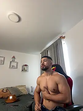 Snapshot of Ezzio_Scolaro chatting on October 31, 2025, 12:50 pm Ezzio Scolaro online show from October 31, 2025, 12:50 pm