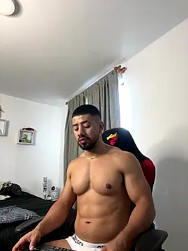 Snapshot of Ezzio_Scolaro chatting on November 3, 2025, 12:06 pm Ezzio Scolaro online show from November 3, 2025, 12:06 pm