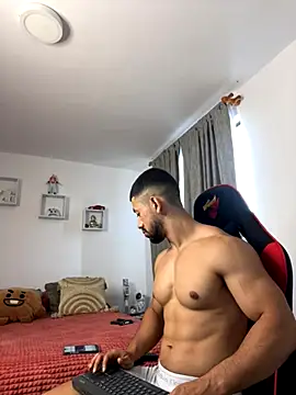 Snapshot of Ezzio_Scolaro chatting on November 11, 2025, 12:05 pm Ezzio Scolaro online show from November 11, 2025, 12:05 pm