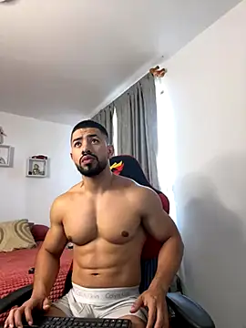 Snapshot of Ezzio_Scolaro chatting on November 12, 2025, 12:16 pm Ezzio Scolaro online show from November 12, 2025, 12:16 pm