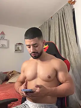 Snapshot of Ezzio_Scolaro chatting on November 26, 2025, 12:11 am Ezzio Scolaro online show from November 26, 2025, 12:11 am