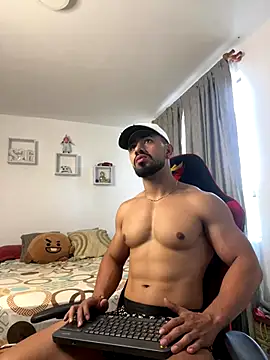 Ezzio Scolaro online show from December 17, 2025, 1:39 pm