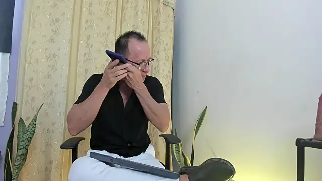  axelking  online show from April 30, 2026, 11:27 am