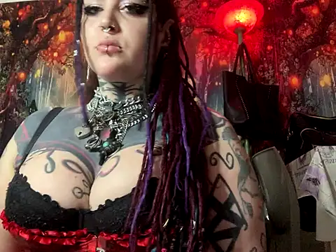 Snapshot of nyxvelon chatting on October 21, 2025, 8:42 pm nyxvelon online show from October 21, 2025, 8:42 pm