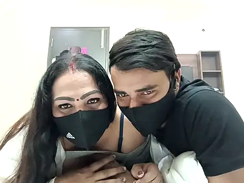 Snapshot of horny_milf_couple chatting on November 21, 2025, 6:06 pm horny milf couple online show from November 21, 2025, 6:06 pm