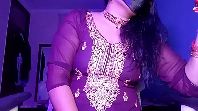 horny milf couple online show from May 7, 2026, 7:19 pm