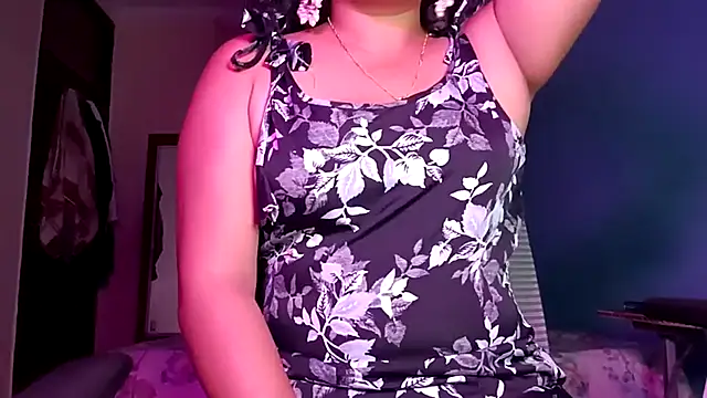 horny milf couple online show from May 11, 2026, 7:11 pm