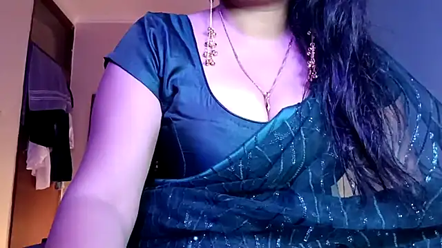 horny milf couple online show from May 28, 2026, 5:43 pm
