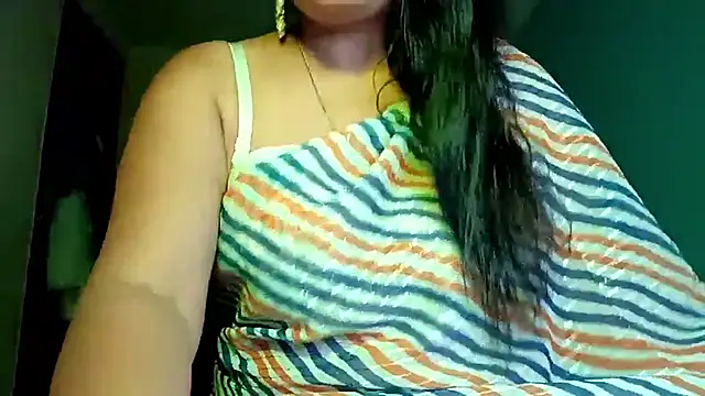 horny milf couple online show from May 30, 2026, 10:23 am