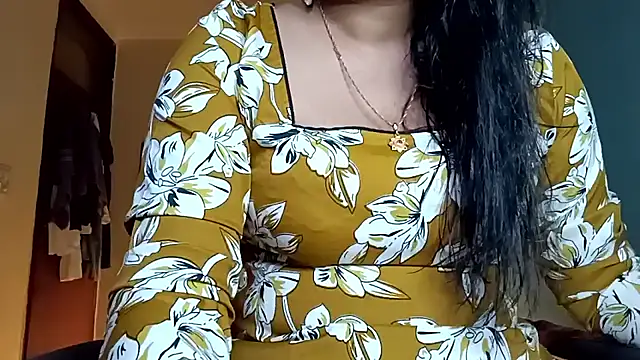 horny milf couple online show from May 31, 2026, 6:04 pm