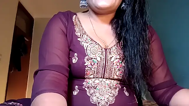 horny milf couple online show from June 6, 2026, 6:34 pm