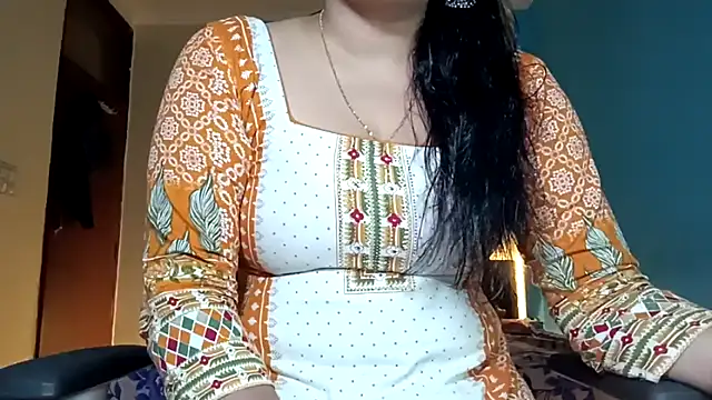 horny milf couple online show from June 7, 2026, 5:49 pm