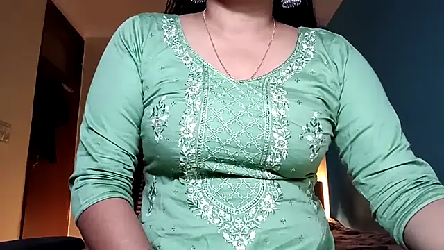 horny milf couple online show from June 8, 2026, 7:36 pm