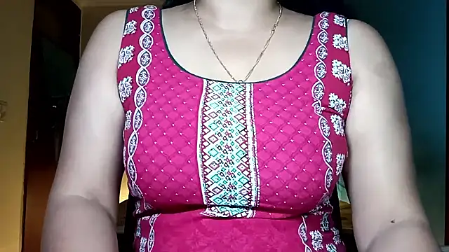 horny milf couple online show from June 11, 2026, 2:53 am