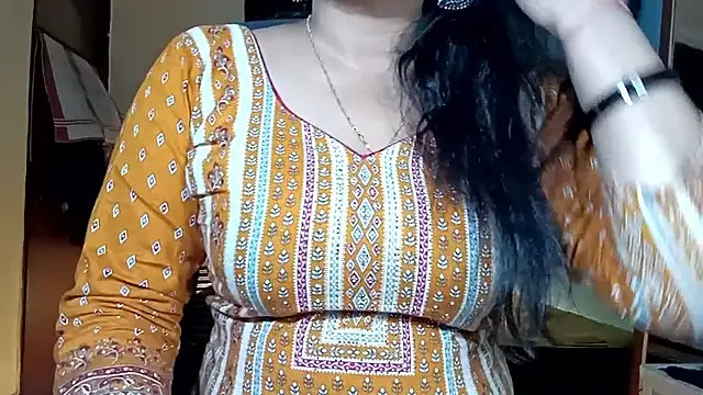 horny milf couple online show from June 14, 2026, 6:21 pm