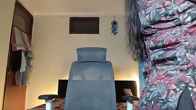 horny milf couple online show from June 20, 2026, 9:06 pm