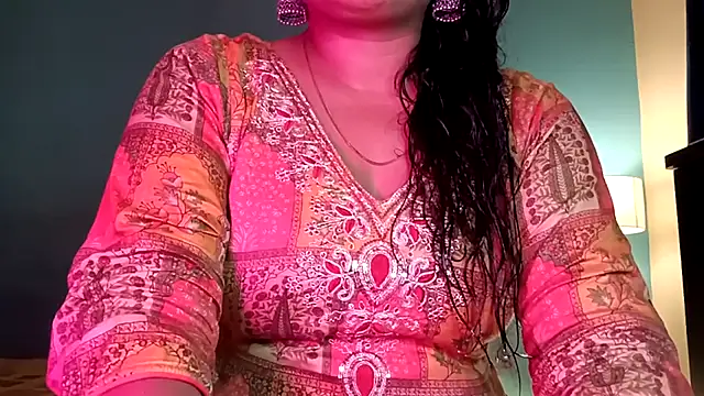 horny milf couple online show from July 16, 2026, 4:46 pm
