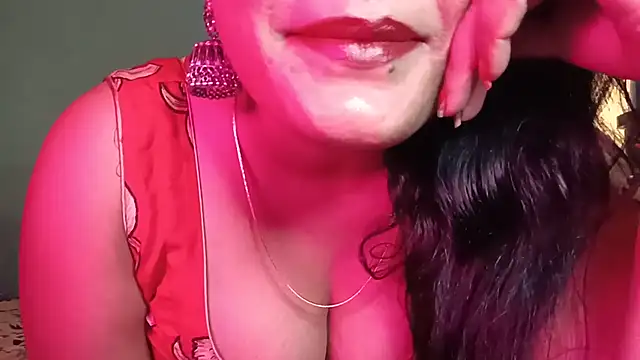 horny milf couple online show from July 28, 2026, 10:53 pm
