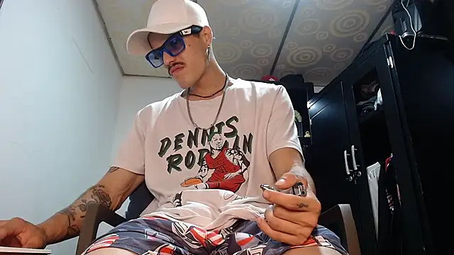 Snapshot of imsammytop chatting on October 6, 2025, 10:51 pm imsammytop online show from October 6, 2025, 10:51 pm