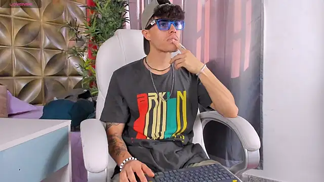 Snapshot of imsammytop chatting on October 21, 2025, 1:23 pm imsammytop online show from October 21, 2025, 1:23 pm