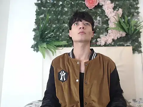 alex russo   online show from October 25, 2025, 3:36 am