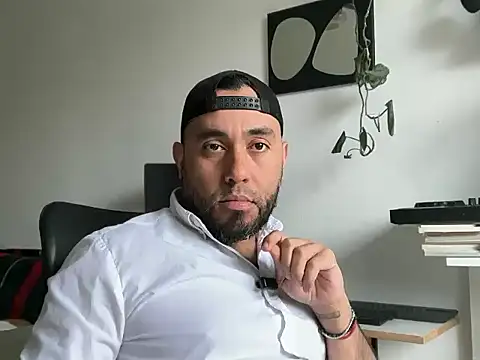 Snapshot of Domfetishx chatting on November 6, 2025, 4:41 pm Domfetishx online show from November 6, 2025, 4:41 pm