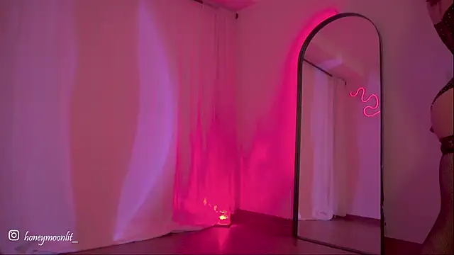 Snapshot of _issy chatting on October 12, 2025, 2:54 am issy online show from October 12, 2025, 2:54 am