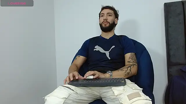 angel kyrozz online show from November 13, 2025, 9:25 pm