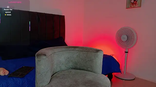 angel kyrozz online show from February 25, 2026, 6:39 pm