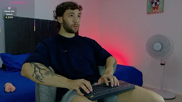 angel kyrozz online show from March 2, 2026, 7:10 pm