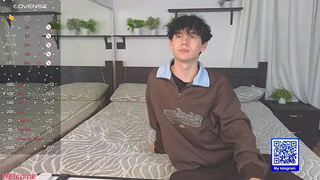 Cute Mike online show from November 10, 2025, 1:48 am