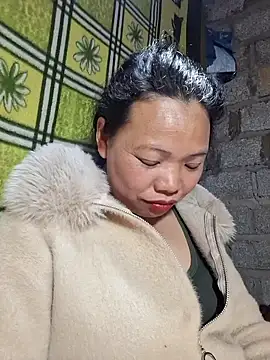 miomio-12 online show from February 19, 2026, 8:43 am