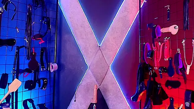 Snapshot of mranii_queen_bdsm_ chatting on February 10, 2026, 1:15 pm mranii queen bdsm online show from February 10, 2026, 1:15 pm