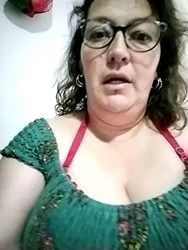 Snapshot of -saraqueen- chatting on November 23, 2025, 9:25 pm -saraqueen- online show from November 23, 2025, 9:25 pm