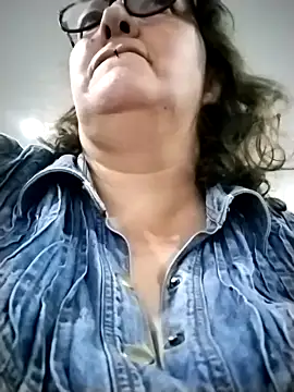 Snapshot of -saraqueen- chatting on November 28, 2025, 8:55 pm -saraqueen- online show from November 28, 2025, 8:55 pm