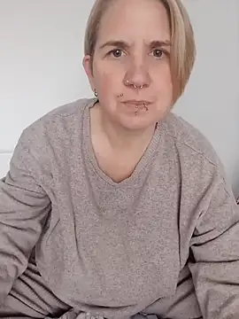 Snapshot of LaceyWestxx chatting on October 7, 2025, 10:34 am LaceyWestxx online show from October 7, 2025, 10:34 am