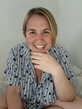 Snapshot of LaceyWestxx chatting on October 11, 2025, 5:33 pm LaceyWestxx online show from October 11, 2025, 5:33 pm