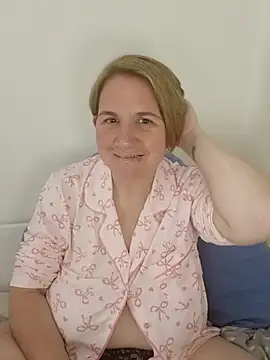 Snapshot of LaceyWestxx chatting on October 20, 2025, 6:19 pm LaceyWestxx online show from October 20, 2025, 6:19 pm