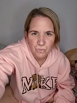 Snapshot of LaceyWestxx chatting on November 30, 2025, 6:01 pm LaceyWestxx online show from November 30, 2025, 6:01 pm