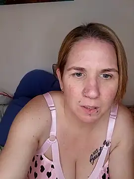 Snapshot of LaceyWestxx chatting on December 17, 2025, 6:25 pm LaceyWestxx online show from December 17, 2025, 6:25 pm