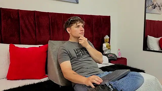 Leoo Miller online show from March 15, 2026, 12:22 pm