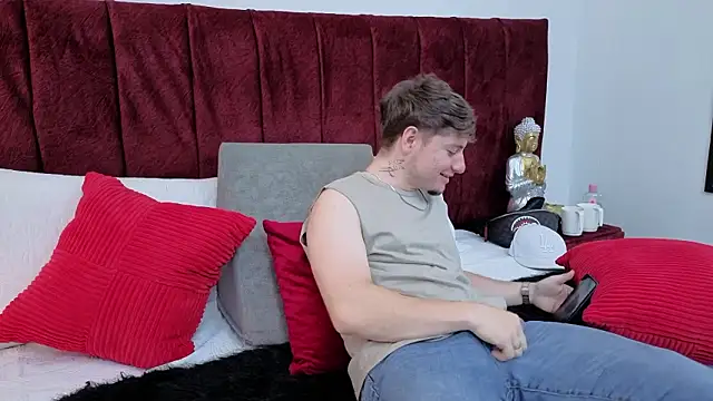 Leoo Miller online show from March 17, 2026, 4:17 am